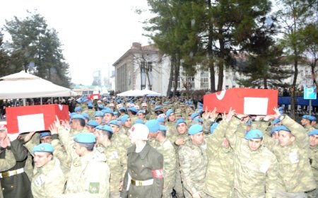 Diyarbakır Sur'da şehit olan 5 asker için uğurlama töreni