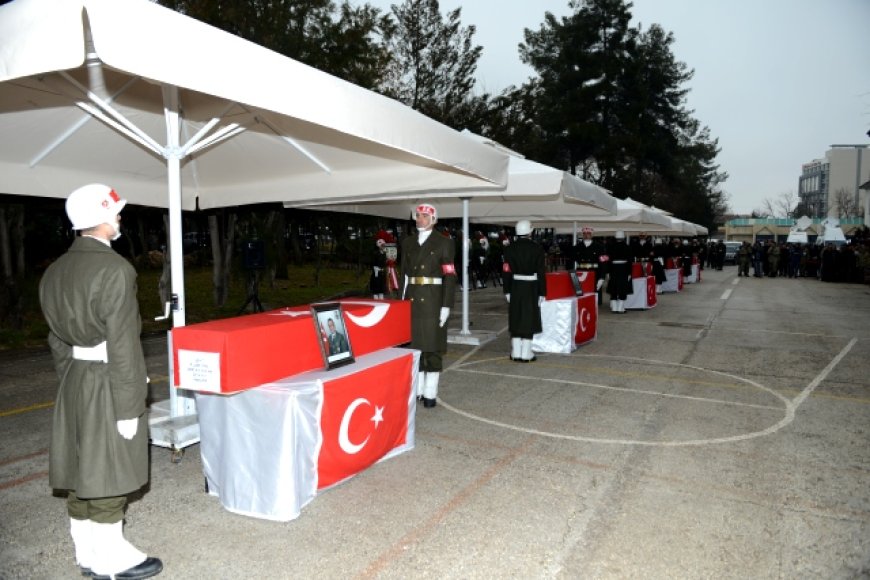 Diyarbakır Sur'da şehit olan 5 asker için uğurlama töreni