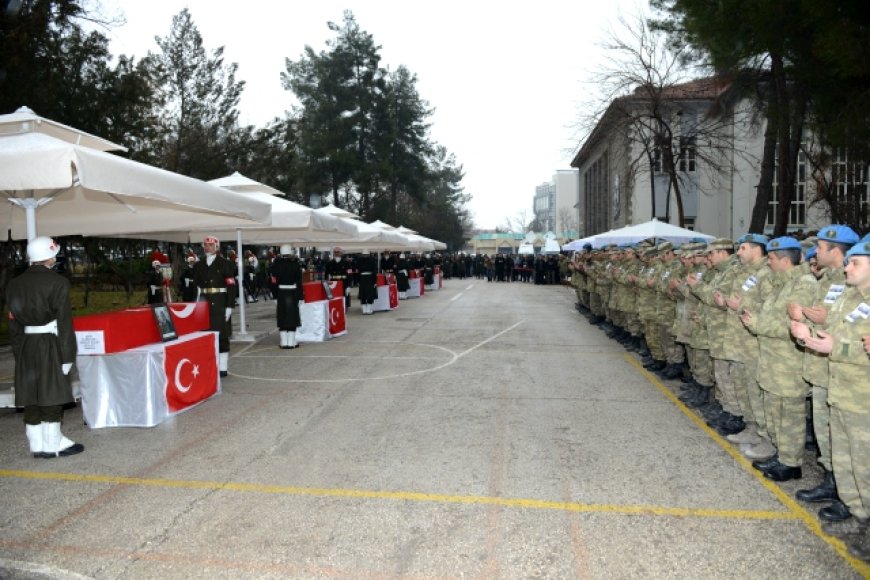 Diyarbakır Sur'da şehit olan 5 asker için uğurlama töreni